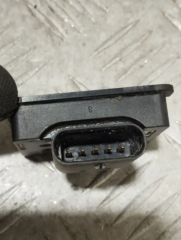 BMW X5 F15 (2013 - 2017) 7274148 Блок управления топливным насосом — фото 3