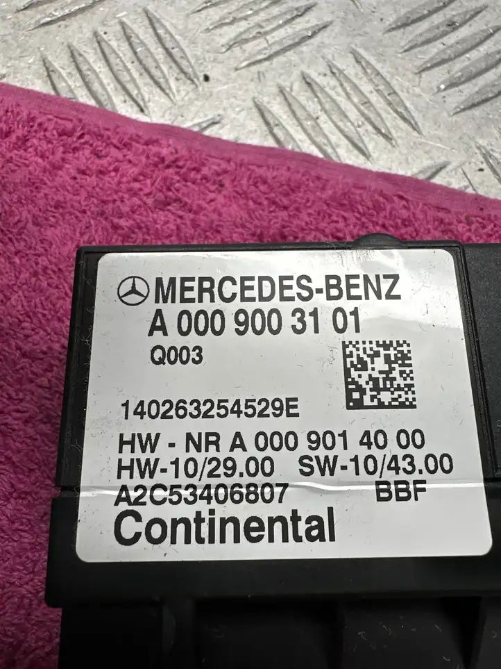 Mercedes-Benz E W212 (2009 - 2016) A0009003101 Блок управления топливным насосом — фото 2