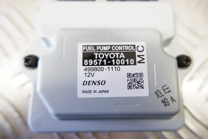 Toyota Yaris Cross (2020 - ) 8957110010 Блок управления топливным насосом — фото 2