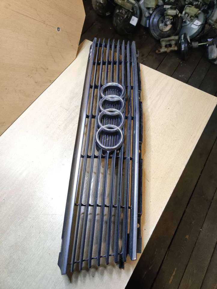 443853655A Audi 100 200 5000 C3 Grotelės priekinės