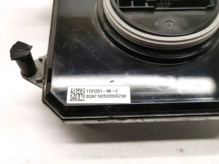 Tesla Model 3 (2017 - 2023) 1131251-99-C Блок розжига ксенона — фото 3
