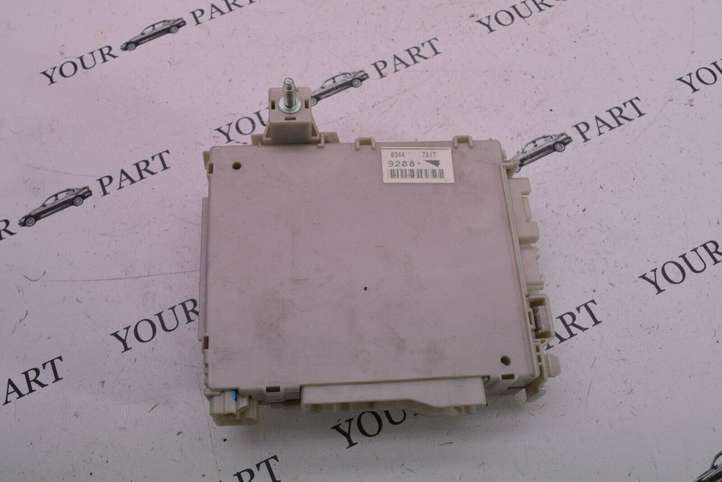 Lexus GS 300 350 430 450h (2004 - 2007)  8267030250 Блок предохранителей