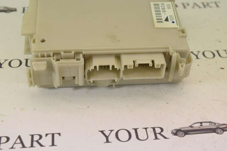 Lexus GS 300 350 430 450h (2004 - 2007)  8267030250 Блок предохранителей