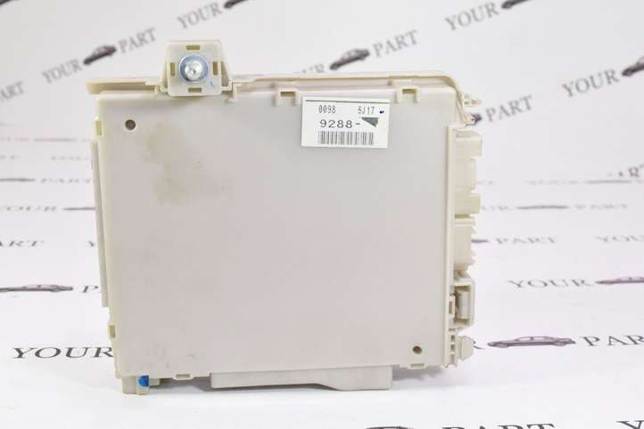 Lexus GS 300 350 430 450h (2004 - 2007)  8267030250 Блок предохранителей
