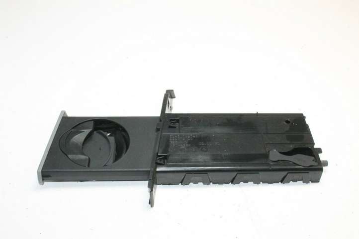 BMW 3 E90 E91 (2005 - 2012)  7127463 Передний держатель чашки