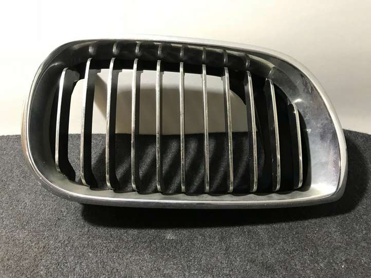 BMW 3 E46 (1998 - 2005)  7056314 Передняя решётка