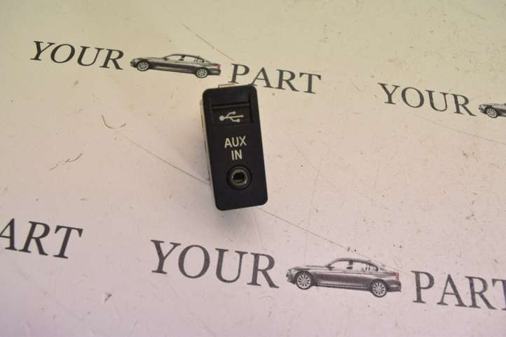 BMW X3 F25 (2010 - 2017)  9138402 Разъем AUX