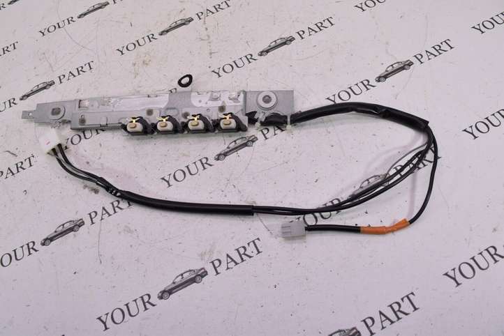 Lexus GS 300 350 430 450h (2004 - 2007)  8630030A70 Усилитель антенны
