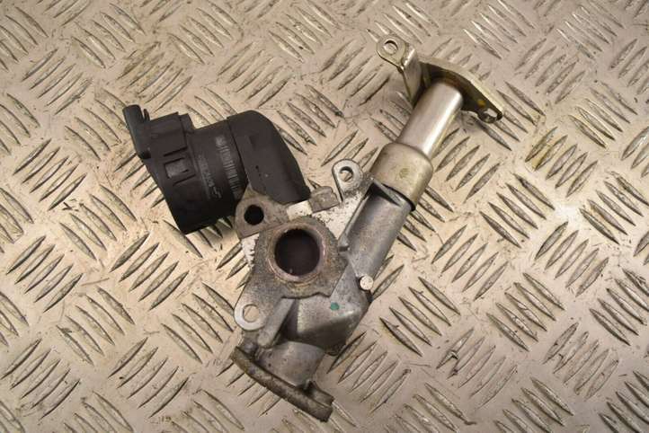 BMW 3 E90 E91 (2005 - 2012)  7563241 Клапан EGR