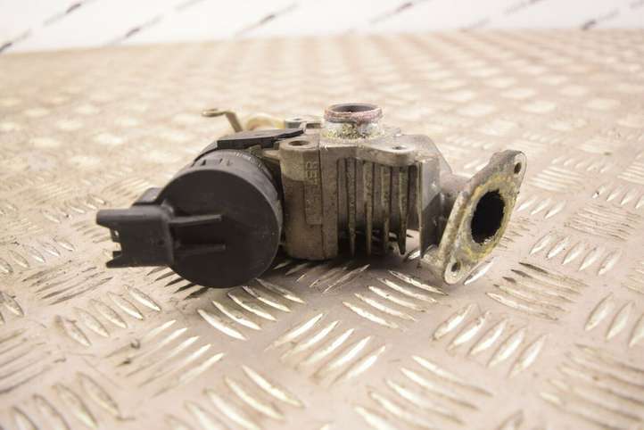 BMW 3 E90 E91 (2005 - 2012)  7563241 Клапан EGR