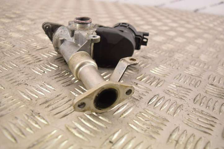 BMW 3 E90 E91 (2005 - 2012)  7563241 Клапан EGR