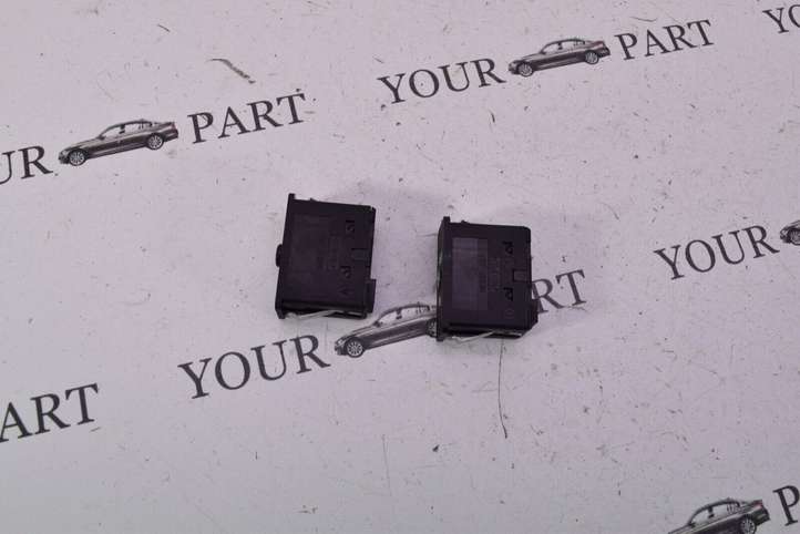 BMW 3 E90 E91 (2005 - 2012)  6930561 Разъем AUX