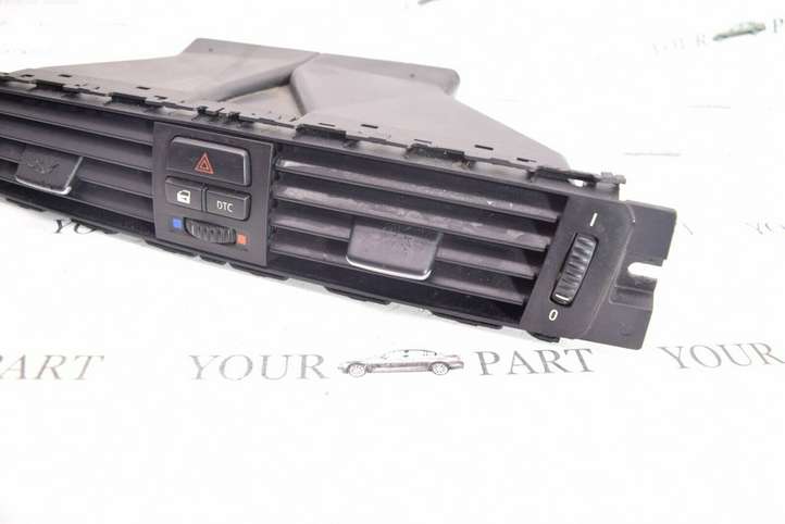 BMW 3 E90 E91 (2005 - 2012)  6924082 Центральный дефлектор