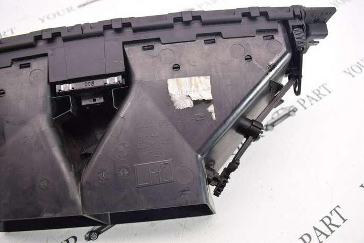 BMW 3 E90 E91 (2005 - 2012)  6924082 Центральный дефлектор