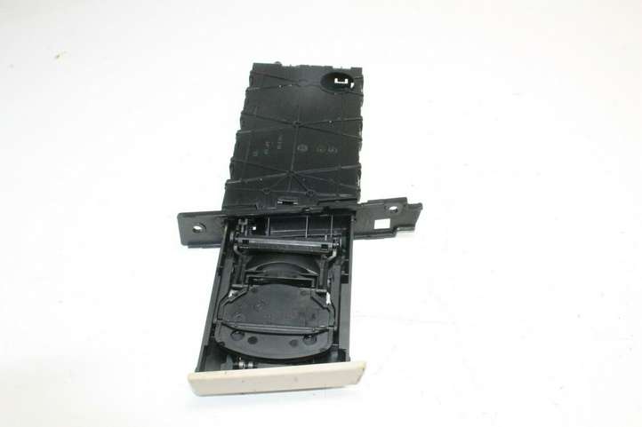 BMW 3 E90 E91 (2005 - 2012)  7127463 Передний держатель чашки
