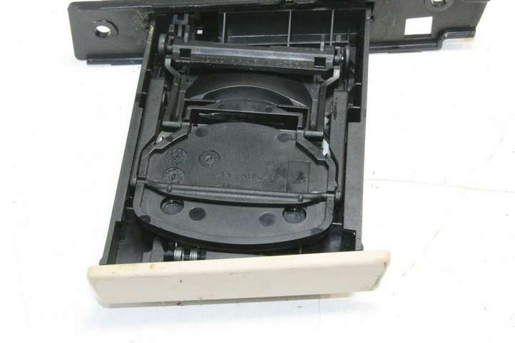 BMW 3 E90 E91 (2005 - 2012)  7127463 Передний держатель чашки