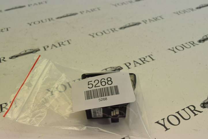 BMW 3 F30 F35 F31 (2012 - 2018)  9208106 Кнопка стеклоподъемников