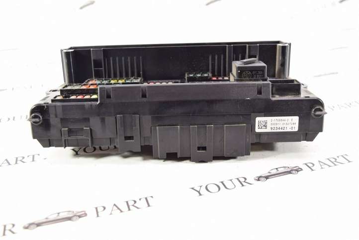 BMW 5 F10 F11 (2009 - 2016)  9234421 Блок предохранителей