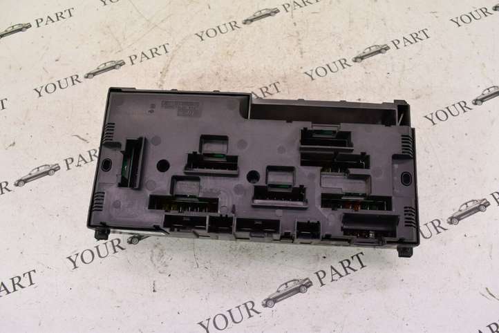 BMW 5 F10 F11 (2009 - 2016)  923442101 Ящик предохранителей (комплект)
