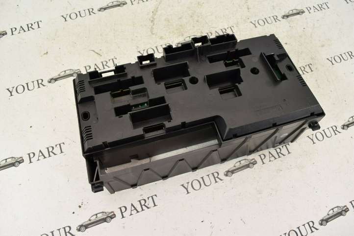 BMW 5 F10 F11 (2009 - 2016)  923442101 Ящик предохранителей (комплект)