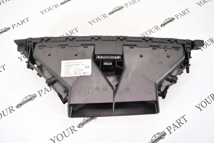 BMW 3 E92 E93 (2005 - 2014)  9151176 Центральный дефлектор