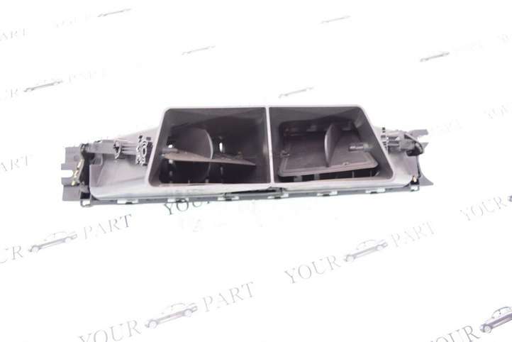 BMW 3 E92 E93 (2005 - 2014)  9151176 Центральный дефлектор