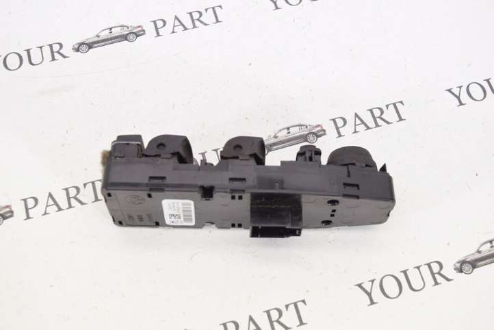 BMW 5 F10 F11 (2009 - 2016)  9241955 Кнопка стеклоподъемников