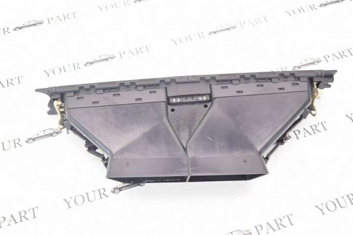 BMW 3 E92 E93 (2005 - 2014)  9130469 Центральный дефлектор