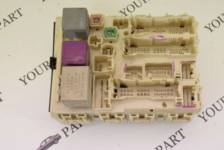 Toyota Prius (XW20) (2003 - 2009)  5C241631 Ящик предохранителей (комплект)