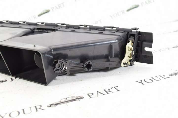 BMW 3 E92 E93 (2005 - 2014)  9130469 Центральный дефлектор