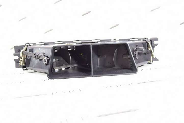 BMW 3 E92 E93 (2005 - 2014)  9130469 Центральный дефлектор
