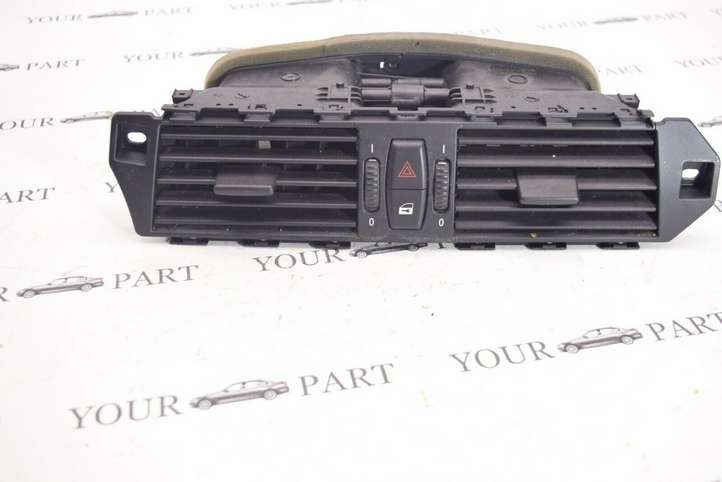 BMW 5 E60 E61 (2004 - 2010)  6910734 Центральный дефлектор