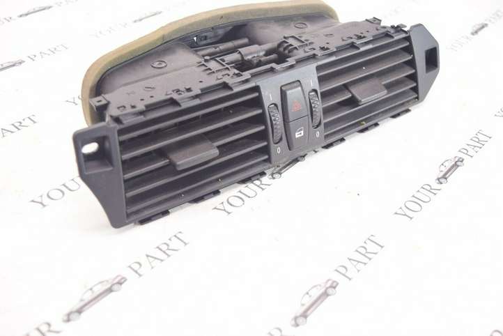BMW 5 E60 E61 (2004 - 2010)  6910734 Центральный дефлектор