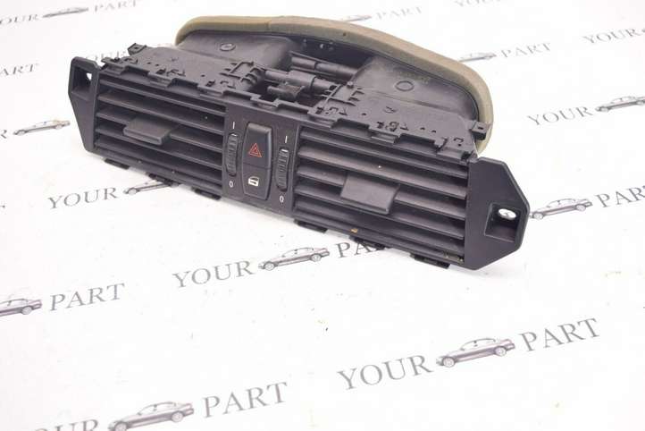 BMW 5 E60 E61 (2004 - 2010)  6910734 Центральный дефлектор