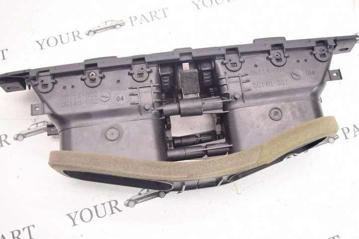 BMW 5 E60 E61 (2004 - 2010)  6910734 Центральный дефлектор