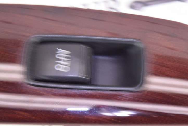 Lexus IS 220 (2005 - 2010)  84030-53020 Кнопка стеклоподъемников