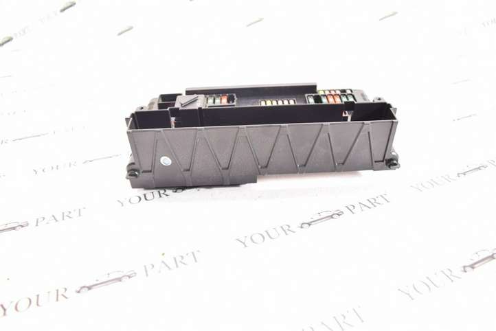 BMW 5 F10 F11 (2009 - 2016)  9234421 Блок предохранителей