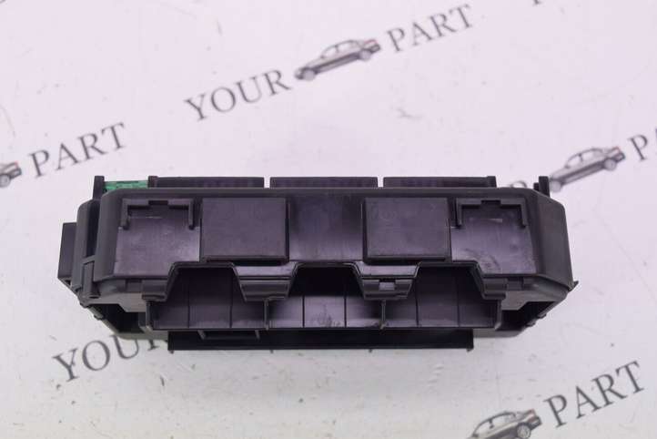 BMW 3 F30 F35 F31 (2012 - 2018)  9224879 Ящик предохранителей (комплект)