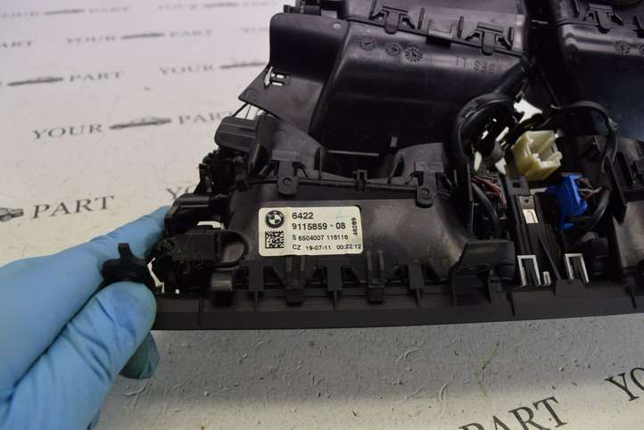 BMW 7 F01 F02 F03 F04 (2008 - 2016)  9115859 Центральный дефлектор