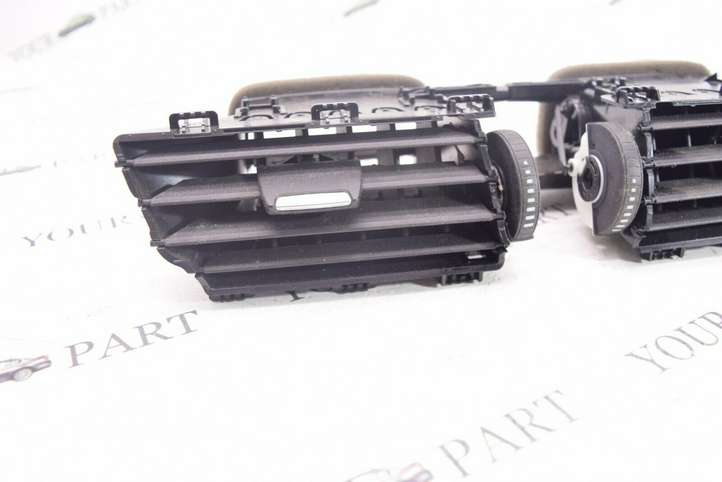 BMW X1 F48 F49 (2015 - 2022)  9292741 Центральный дефлектор