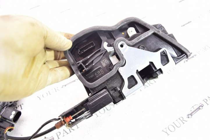 BMW 7 F01 F02 F03 F04 (2008 - 2016)  7185688 Механизм фиксации задней двери