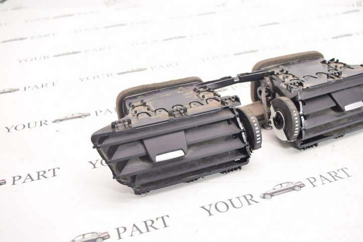 BMW X1 F48 F49 (2015 - 2022)  9292741 Центральный дефлектор