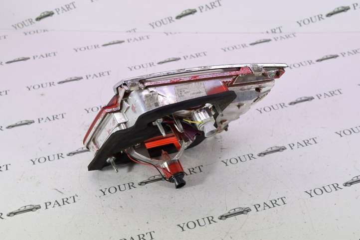 BMW 7 F01 F02 F03 F04 (2008 - 2016)  7182205 Задний фонарь в крышке багажника