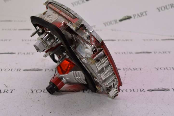 BMW 7 F01 F02 F03 F04 (2008 - 2016)  7182205 Задний фонарь в крышке багажника