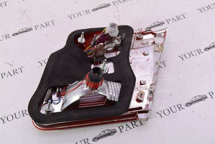 BMW 7 F01 F02 F03 F04 (2008 - 2016)  7182205 Задний фонарь в крышке багажника