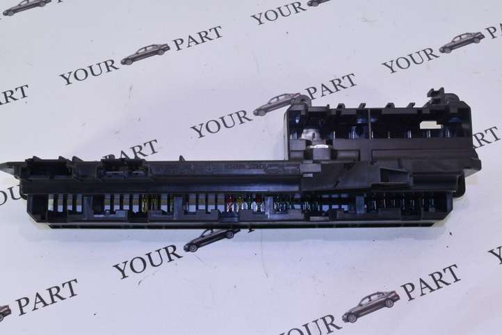 BMW 5 E60 E61 (2004 - 2010)  6957330 Блок предохранителей