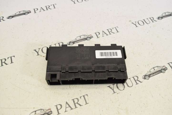 Lexus GS 300 350 430 450h (2004 - 2007)  8264130250 Блок предохранителей
