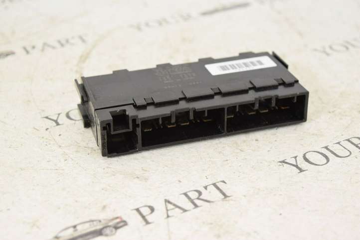 Lexus GS 300 350 430 450h (2004 - 2007)  8264130250 Блок предохранителей