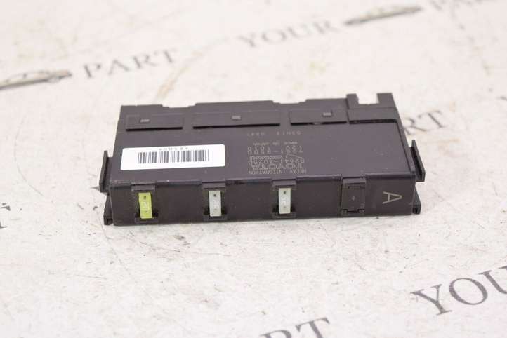 Lexus GS 300 350 430 450h (2004 - 2007)  8264130250 Блок предохранителей