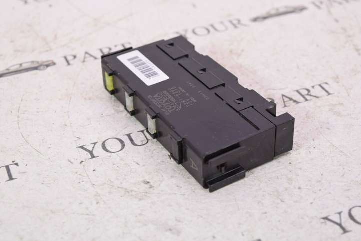Lexus GS 300 350 430 450h (2004 - 2007)  8264130250 Блок предохранителей